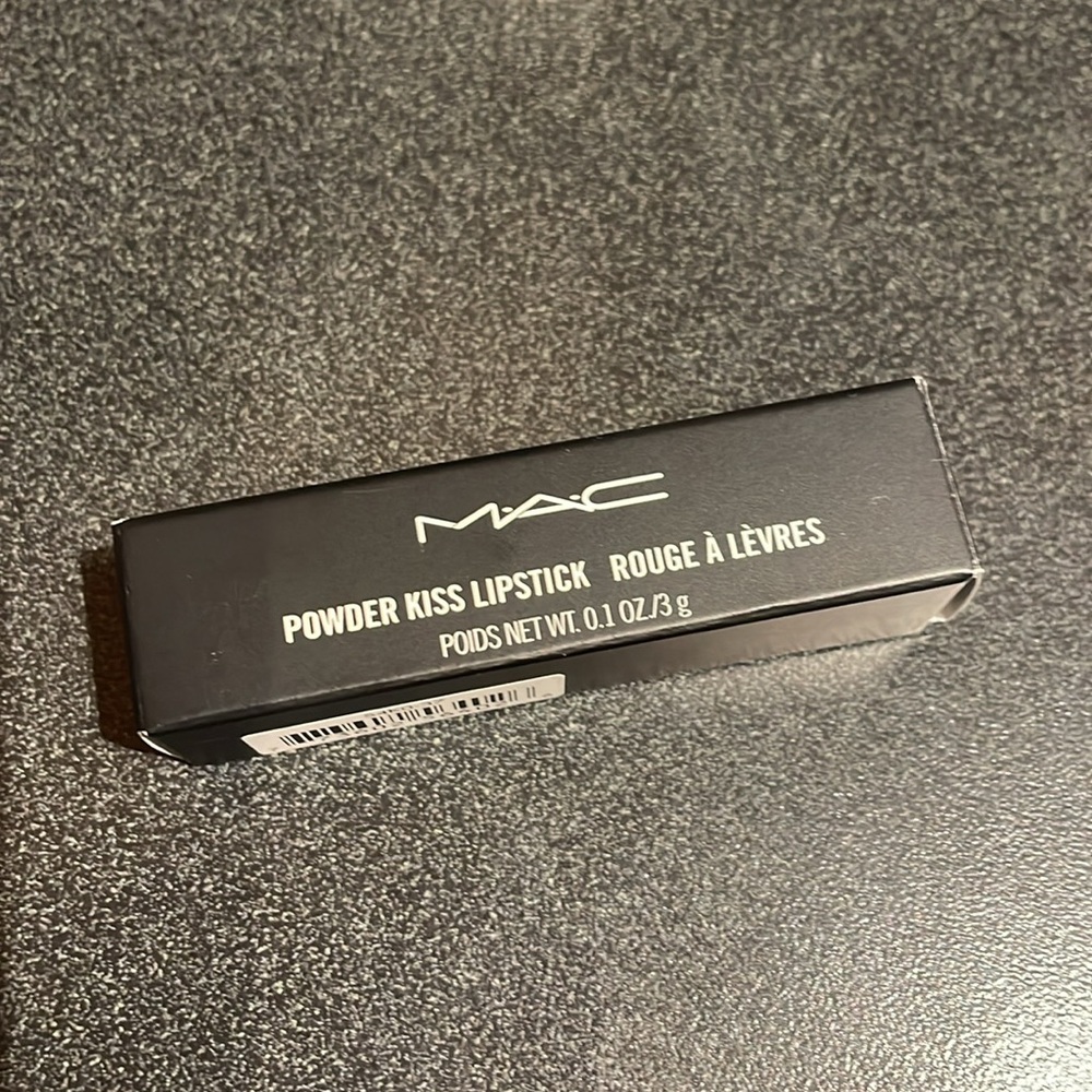 MAC Powder Kiss lipstick, Werk Werk Werk. - Picture 4 of 6